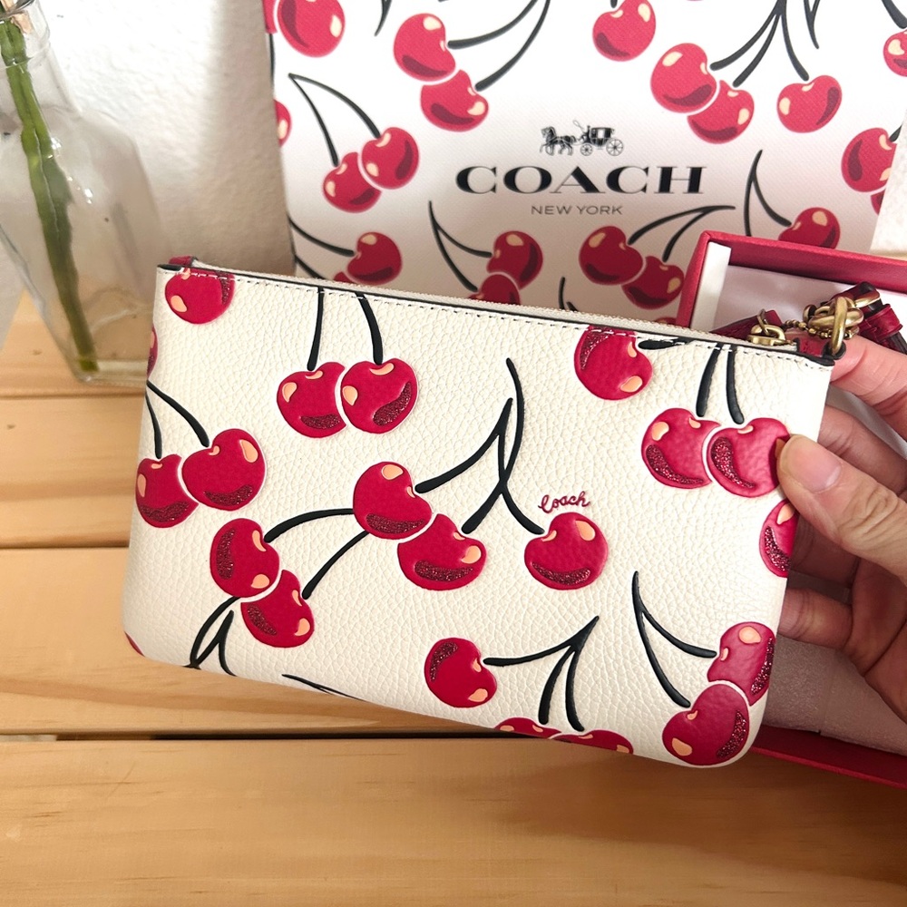 NWT🍒Coach Boxed Essential Small Wristlet With Cherry Print CCD36B Chalk Red Gift - Picture 4 of 5